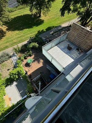 4 Blick zum Balkon OG und Terrasse