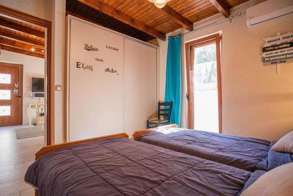 Kreta, Kolymvari: Villa mit Meer- und Bergblick und unabhängigem Apartment zu verkaufen