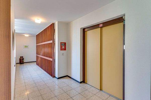 Hauseingangsbereich innen II