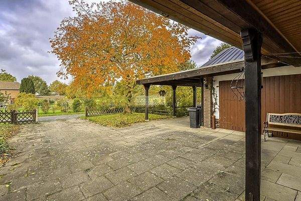 Außenansicht Eingang Straße