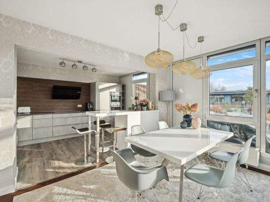 Wohnküche und Essbereich