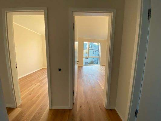 Schlafzimmer und weiteres Zimmer.jpg