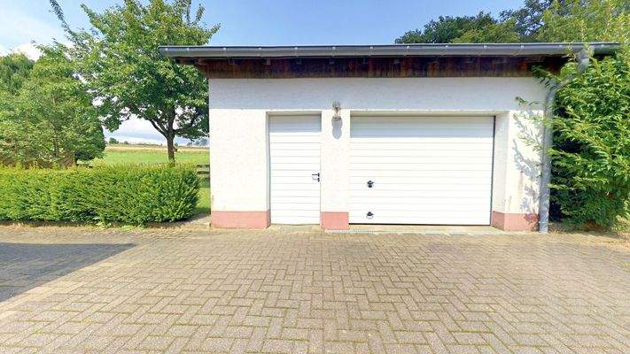 Garage und Hof