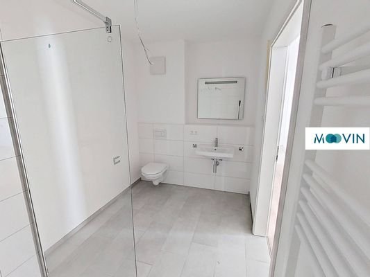Ansicht I: Badezimmer mit Walk-In-Dusche