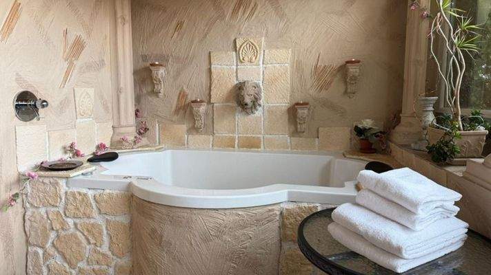 Whirlpool und Massageraum