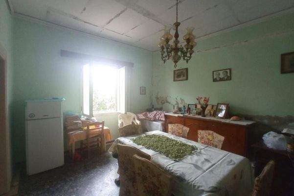 Kreta, Kastelli: Einfamilienhaus mit großem Garten in traditionellem Dorf zu verkaufen