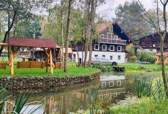 Parkanlage mit Haus.jpg