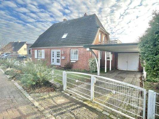 Haus rechte Seite mit Carport
