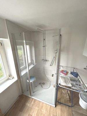 EG. Dusche im Bad