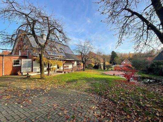 Seitenansicht von der Zufahrt