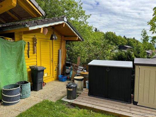 Im Gartenhaus können Gerätschaften gelagert werden