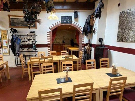 Gaststätte Erdgeschoss.jpg