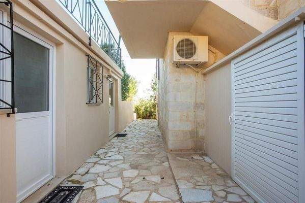 Kreta, Kolymvari: Villa mit Meer- und Bergblick und unabhängigem Apartment zu verkaufen