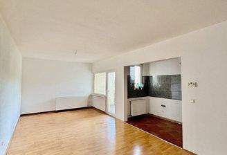 Küche u. Wohnzimmer