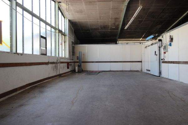 Zufahrt große Tiefkühlhalle