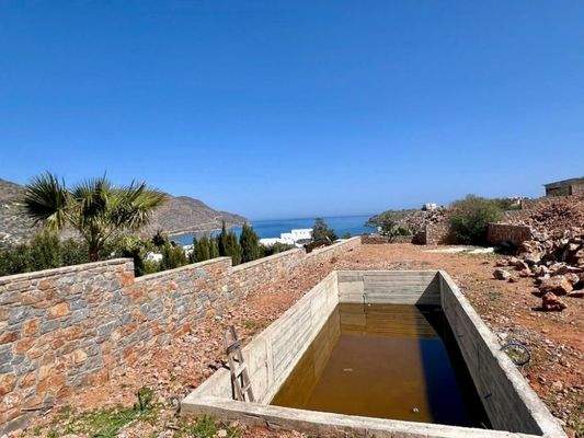 Kreta, Plaka Elounda: Unfertige Villa mit Pool und Meerblick