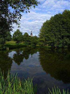 Lîschteich mit Kircnturm.JPG