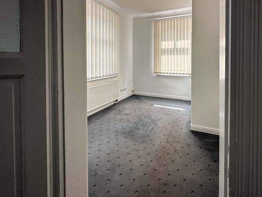 Büro 1 mit Garderobe