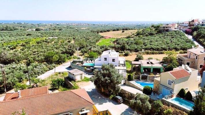 Kreta, Kournas: Schöne Villa mit drei Schlafzimmern, nur wenige Schritte vom Kournas-See entfernt