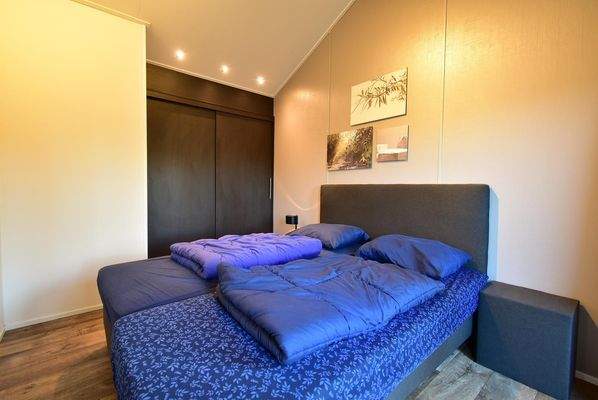 chalet-kaufen-europarcs-kaatsheuvel-master-schlafzimmer-schrank-2025