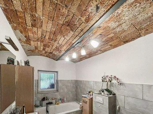 Bad mit Gewölbedecke