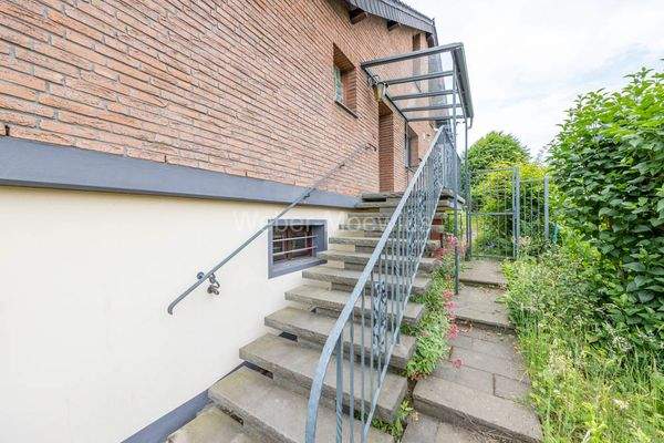 3408 Treppe Eingangsbereich