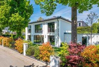 Klassisch-elegante Familienvilla in absolut ruhiger, grüner Villenlage