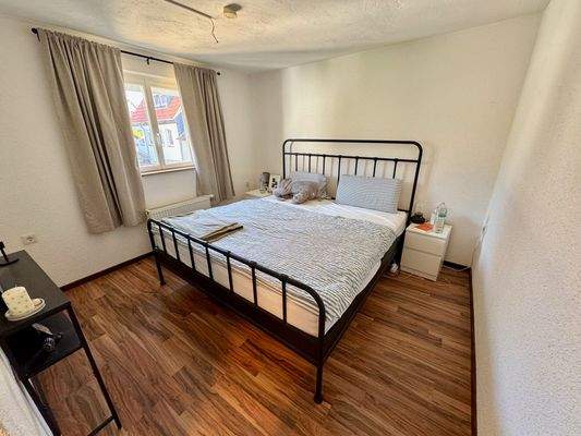 B12 Schlafzimmer Vorderhaus.jpg