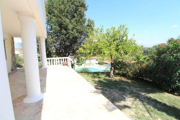 Ready-to-Move Villa in a Complex with Pool in Antalya