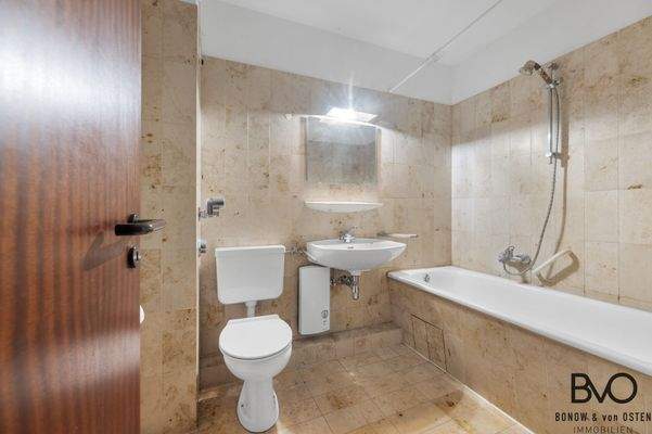 Badezimmer mit Wanne