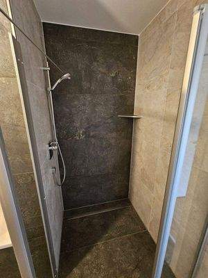 große begehbare Dusche