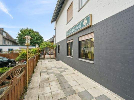 Terrasse und Eingang