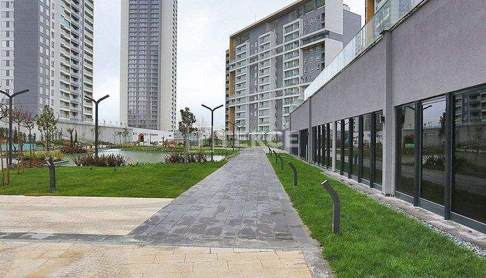 Apartments with Outdoor Swimming Pool in İstanbul Avcılar