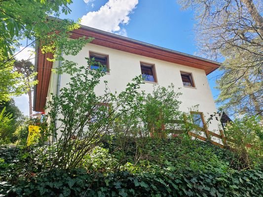 Hausansicht zum Eingangsbereich