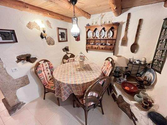 Kreta, Paleloni – Traditionelles kretisches Haus mit ikonischen Steinbögen
