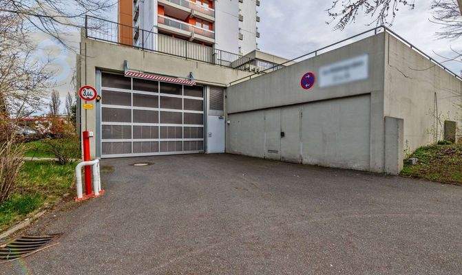 Tiefgarageneinfahrt