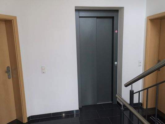 Zugangsbereich m. Lift