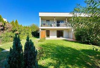 Traumhafter Garten mit Terrasse