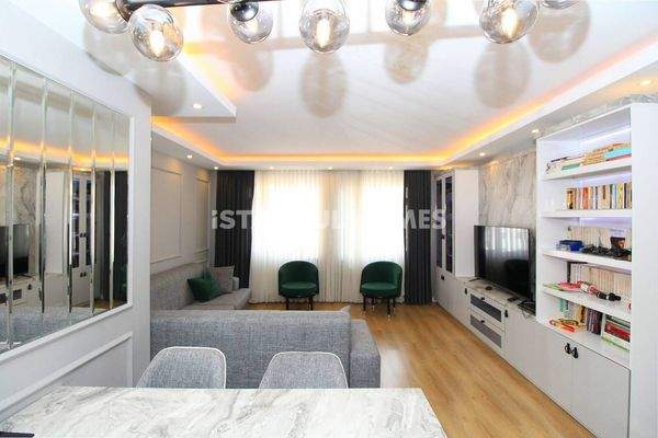 Luxe Flat with Car Parking Area in Complex in Istanbul Maltepe