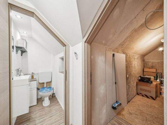 WC und Abstellraum OG