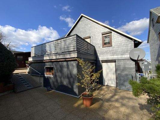 Rückansicht mit Terrasse