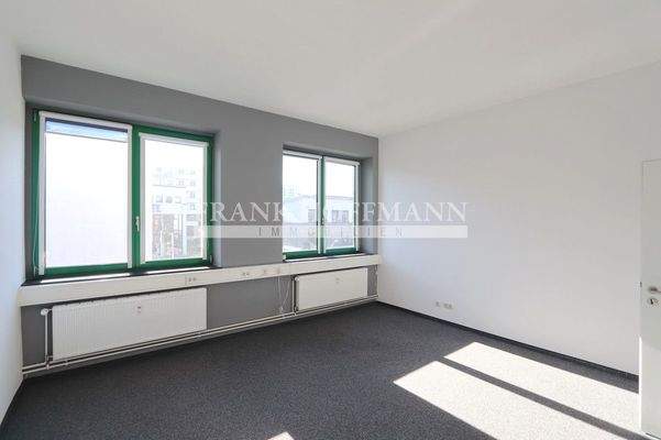 M2406-2 Bürozimmervermietung Altbau