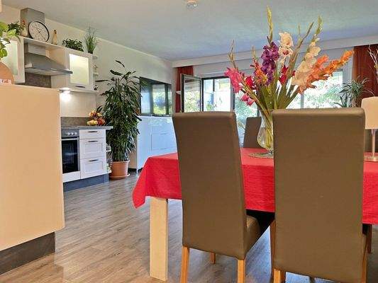 Wohnbereich mit Küche.jpg