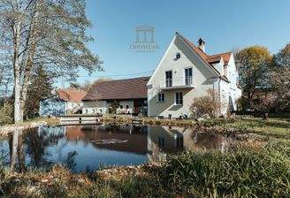 Traumhaftes Liebhaberobjekt mit Pferdestallung, Koppeln, 20.000 m² Grund, Schwimmteich usw.
