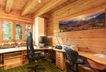 Arbeitszimmer im warmen Holzambiente