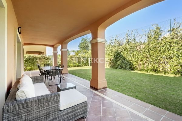 Golf Villas with Sea Views in Tranquil Area in Estepona