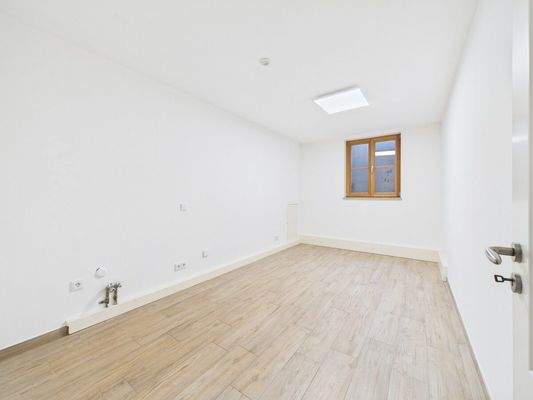 Kellerraum mit Küchenanschlüssen