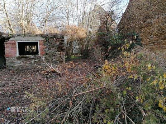  Ruine mit Seitenteil