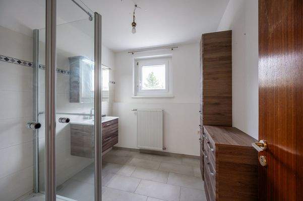 Badezimmer mit Dusche