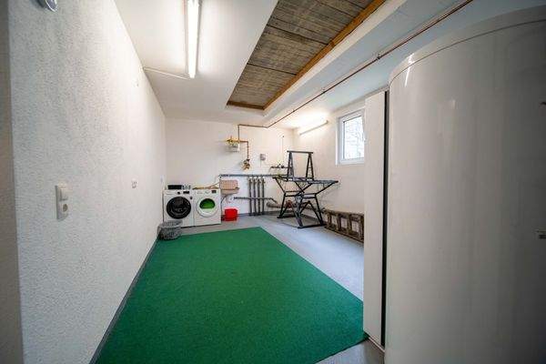Hauswirtschaftsraum unter der Garage